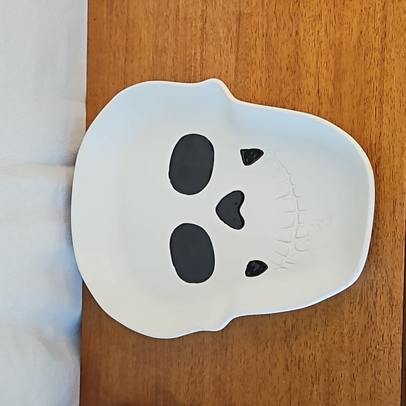 Final Reduction: Pottery Barn Figural Skull Stoneware Condiment Server - Picture 2 of 14